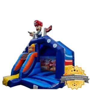 Springkussen Piraat met glijbaan 5x4m huren